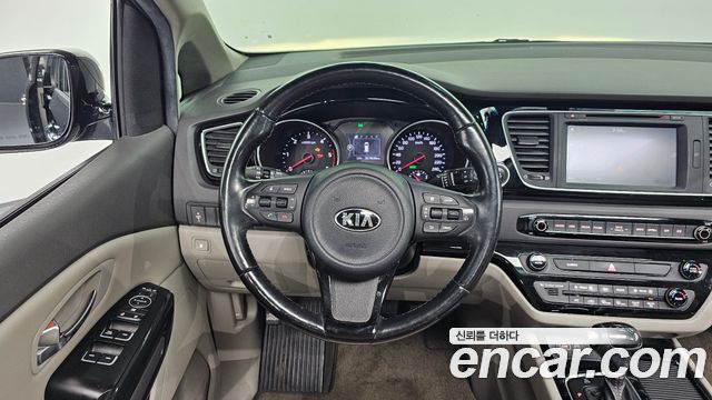 Kia Canival 2015 — photo 18