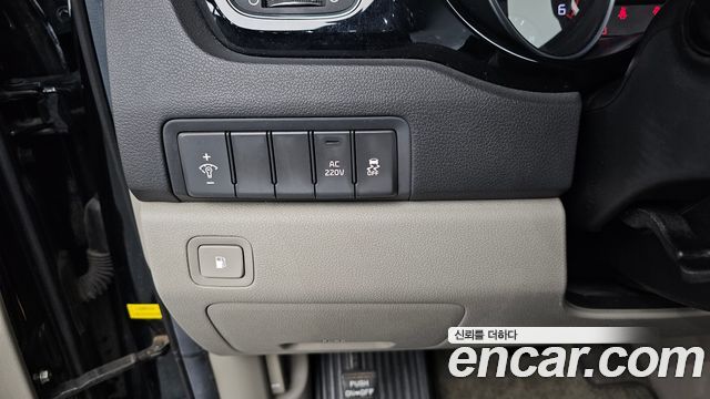 Kia Canival 2015 — photo 21