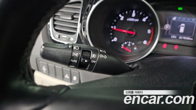Kia Canival 2015 — photo 23