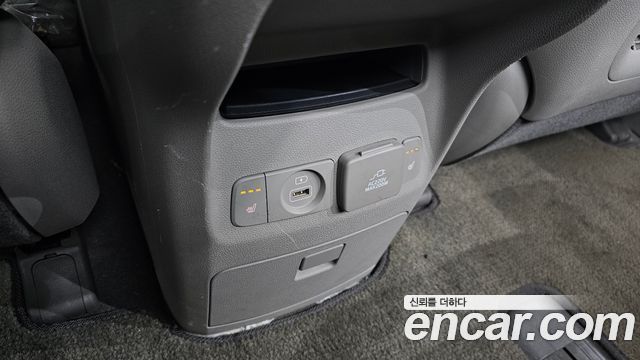 Kia Canival 2015 — photo 25