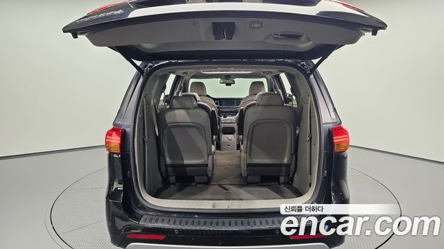 Kia Canival 2015 — photo 26