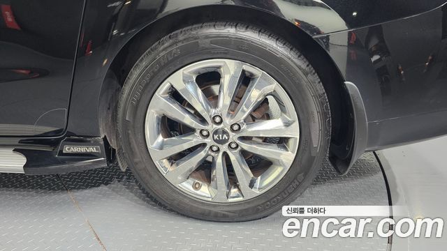 Kia Canival 2015 — photo 7