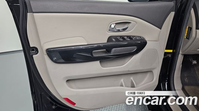 Kia Canival 2015 — photo 14