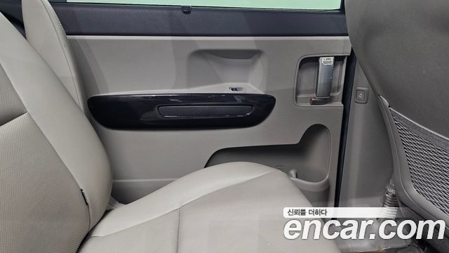 Kia Canival 2015 — photo 15