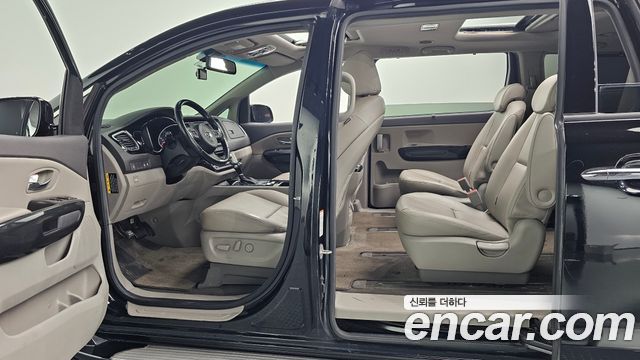 Kia Canival 2015 — photo 29