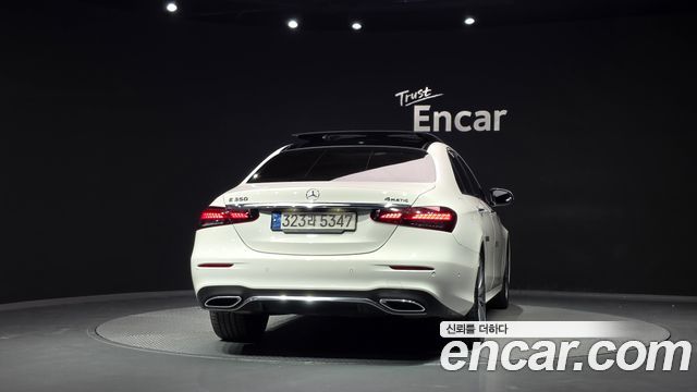 Mercedes-Benz E-Class 2022 — photo 4