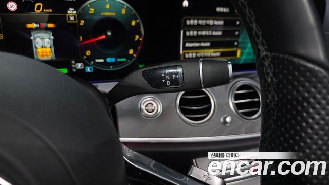 Mercedes-Benz E-Class 2022 — photo 9