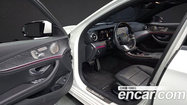 Mercedes-Benz E-Class 2022 — photo 10