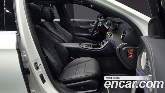 Mercedes-Benz E-Class 2022 — photo 12
