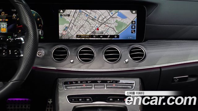 Mercedes-Benz E-Class 2022 — photo 15