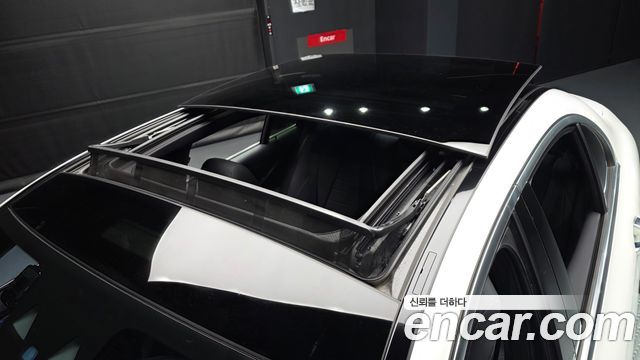 Mercedes-Benz E-Class 2022 — photo 19