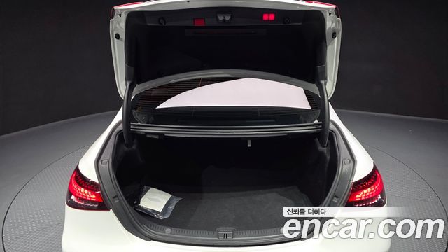 Mercedes-Benz E-Class 2022 — photo 20