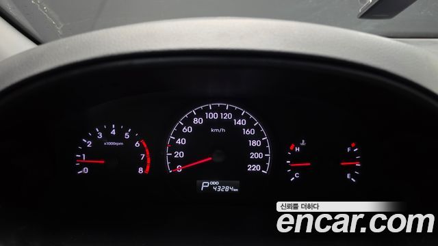 Hyundai Starex 2018 — photo 11
