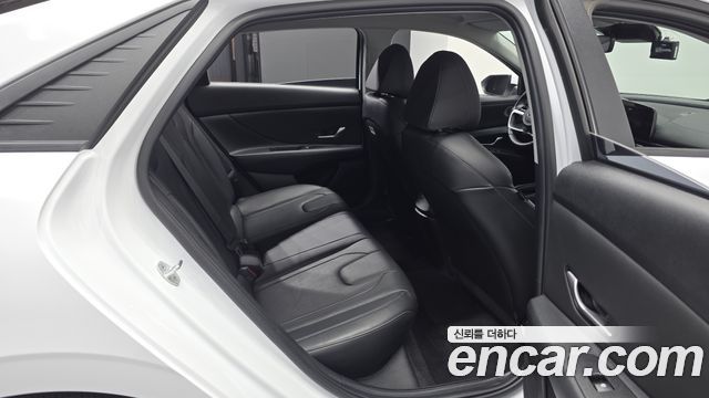 Hyundai AVANTE 2022 — photo 17