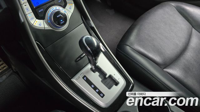 Hyundai AVANTE 2012 — photo 9