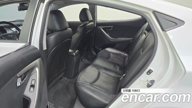 Hyundai AVANTE 2012 — photo 11