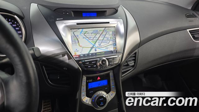 Hyundai AVANTE 2012 — photo 13