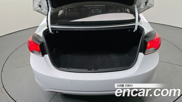 Hyundai AVANTE 2012 — photo 17