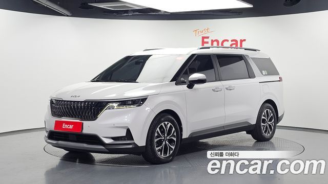 Kia Canival 2023 — photo 1