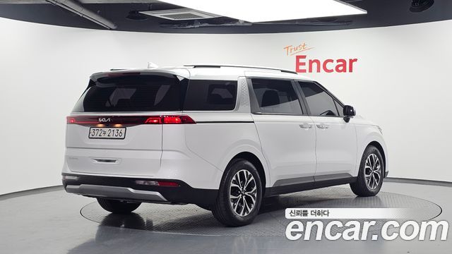 Kia Canival 2023 — photo 2