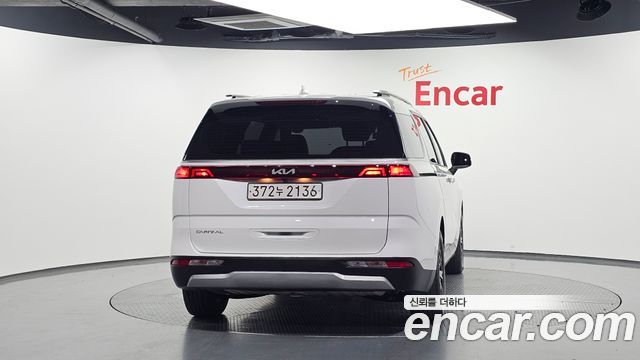 Kia Canival 2023 — photo 4