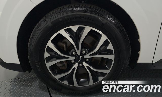 Kia Canival 2023 — photo 5