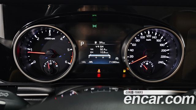 Kia Canival 2023 — photo 11