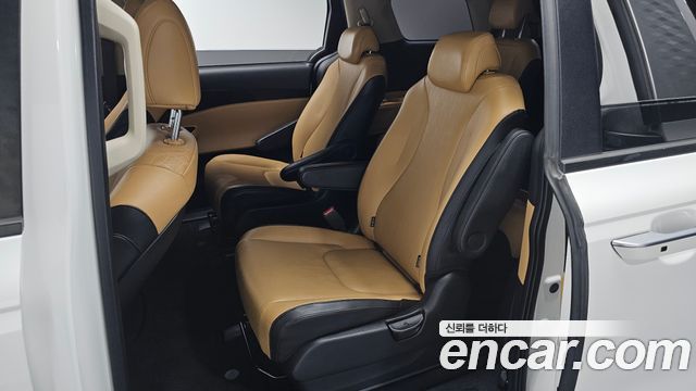Kia Canival 2023 — photo 18
