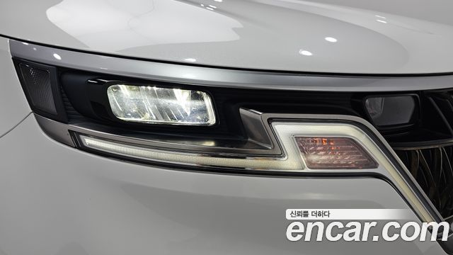 Kia Canival 2023 — photo 8