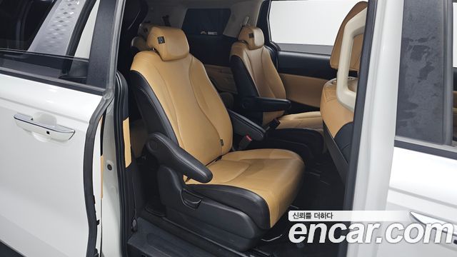 Kia Canival 2023 — photo 16