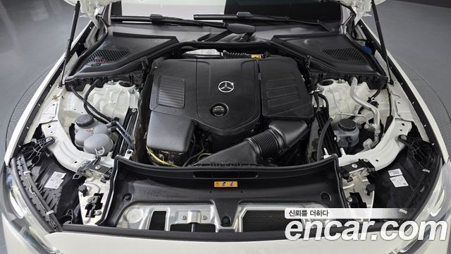Mercedes-Benz E-Class 2025 — photo 6