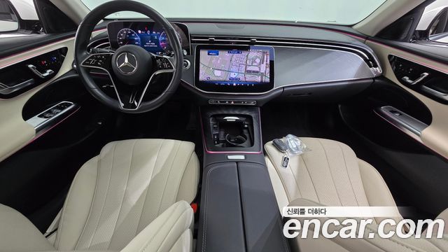 Mercedes-Benz E-Class 2025 — photo 10