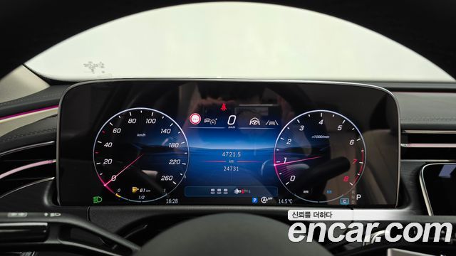 Mercedes-Benz E-Class 2025 — photo 11