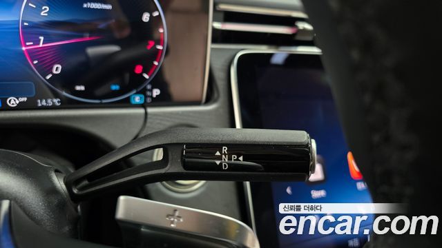 Mercedes-Benz E-Class 2025 — photo 12
