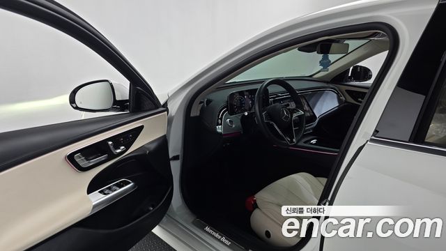 Mercedes-Benz E-Class 2025 — photo 13