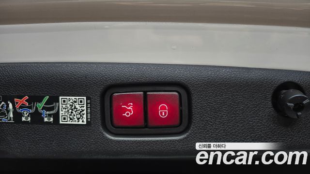 Mercedes-Benz E-Class 2025 — photo 23