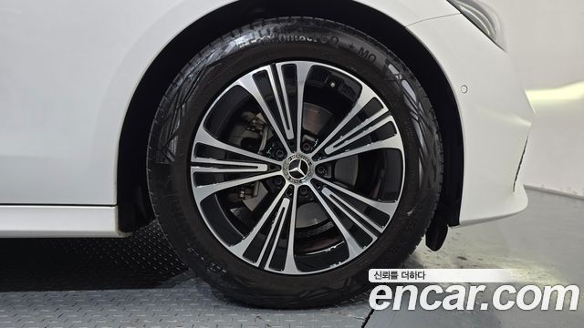Mercedes-Benz E-Class 2025 — photo 7
