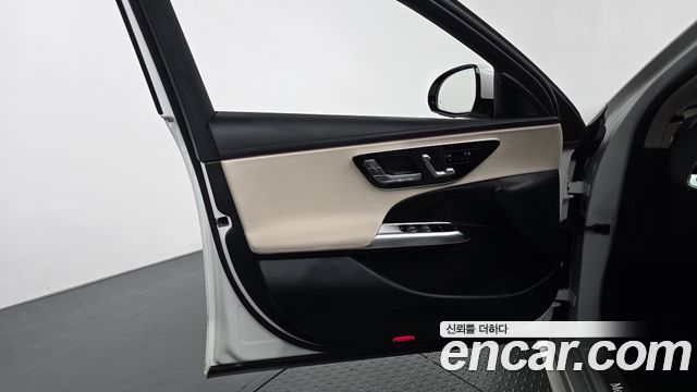 Mercedes-Benz E-Class 2025 — photo 14
