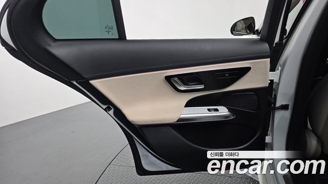 Mercedes-Benz E-Class 2025 — photo 15