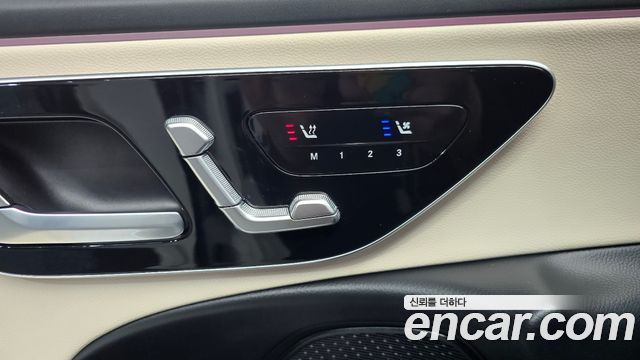 Mercedes-Benz E-Class 2025 — photo 28