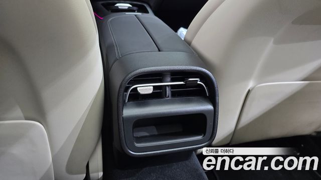Mercedes-Benz E-Class 2025 — photo 32