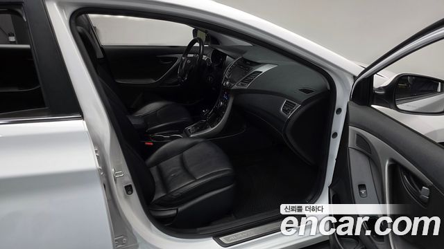 Hyundai AVANTE 2014 — photo 11