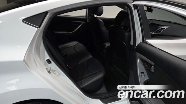Hyundai AVANTE 2014 — photo 12