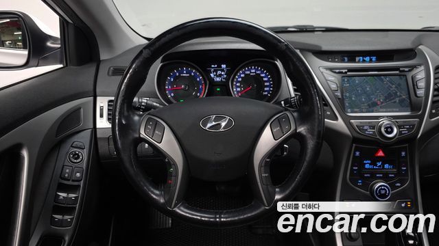Hyundai AVANTE 2014 — photo 13