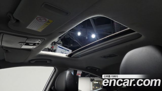 Hyundai AVANTE 2014 — photo 17