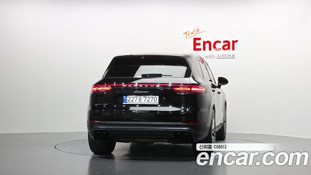 Porsche Cayenne 2023 — photo 4