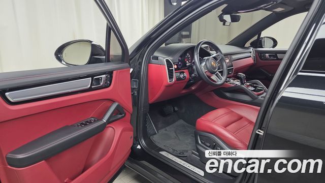 Porsche Cayenne 2023 — photo 13