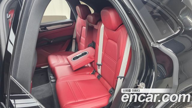 Porsche Cayenne 2023 — photo 18