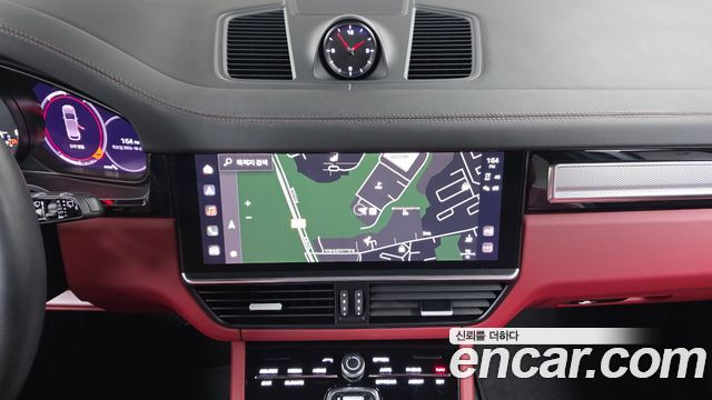 Porsche Cayenne 2023 — photo 19