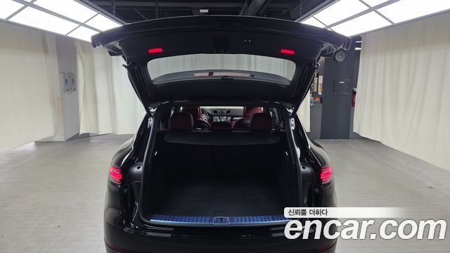 Porsche Cayenne 2023 — photo 24